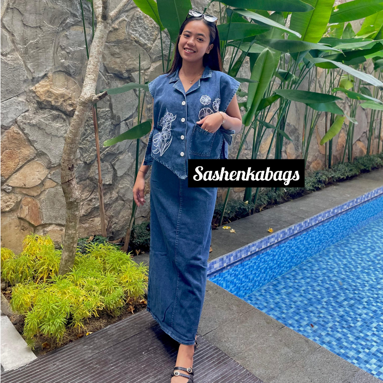 SASH - One Set Willow Jeans เสื้อกั๊กปักจัมโบ้ผู้หญิง + กระโปรงยีนส์ Over Style Bigsize