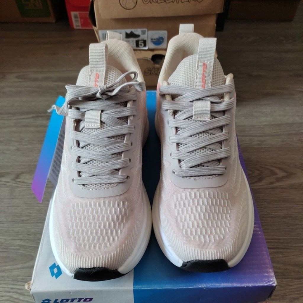 รองเท้า Lotto Crosby