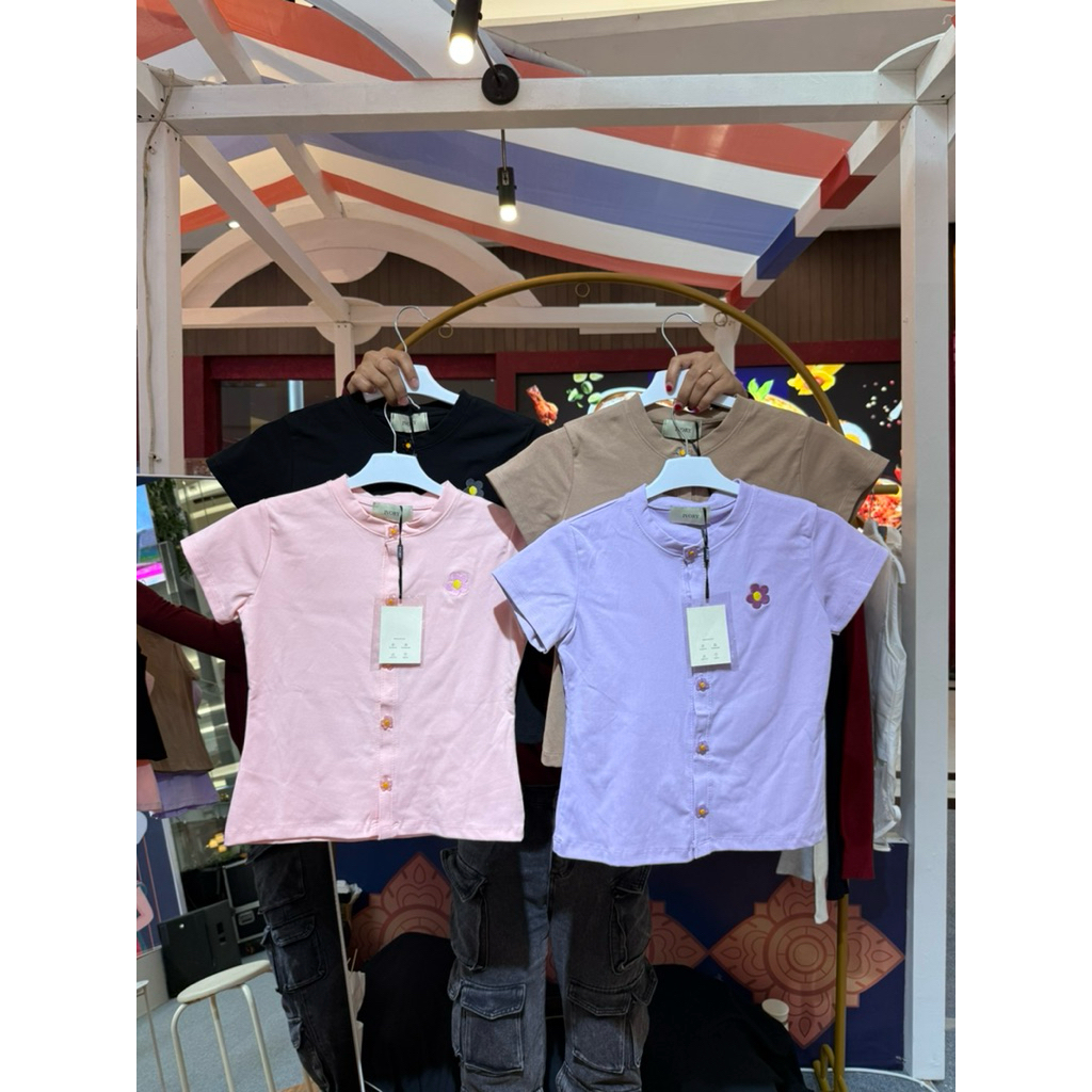 SL259 | เสื้อยืด SHORT-SLEEVED โดย IVORY IMPORT BANGKOK | เสื้อยืด DAISY MOTIF | BANGKOK IMPORTED T-