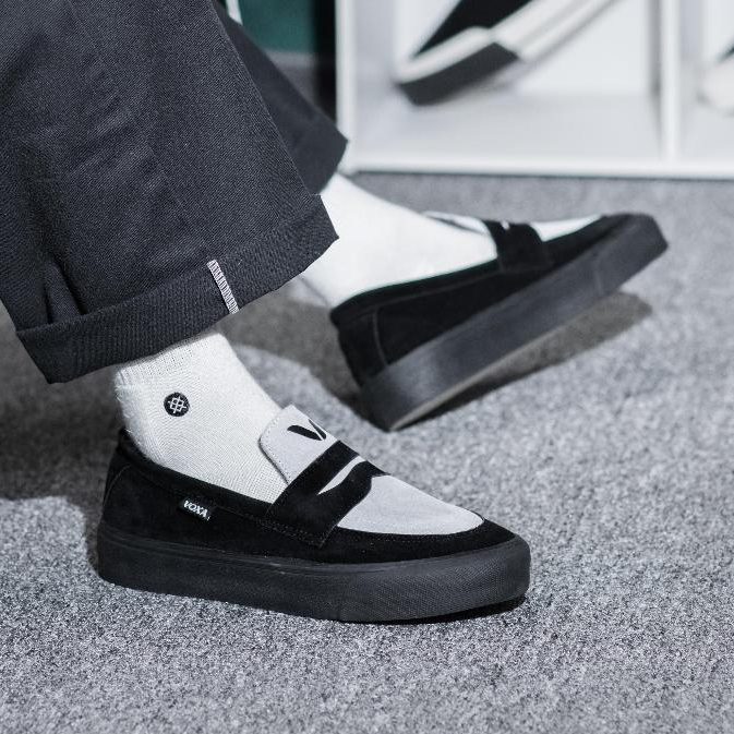 LOKAL Voxa Footwear Slipout Asthexa White Black Original Local Casual รองเท้าผ้าใบ