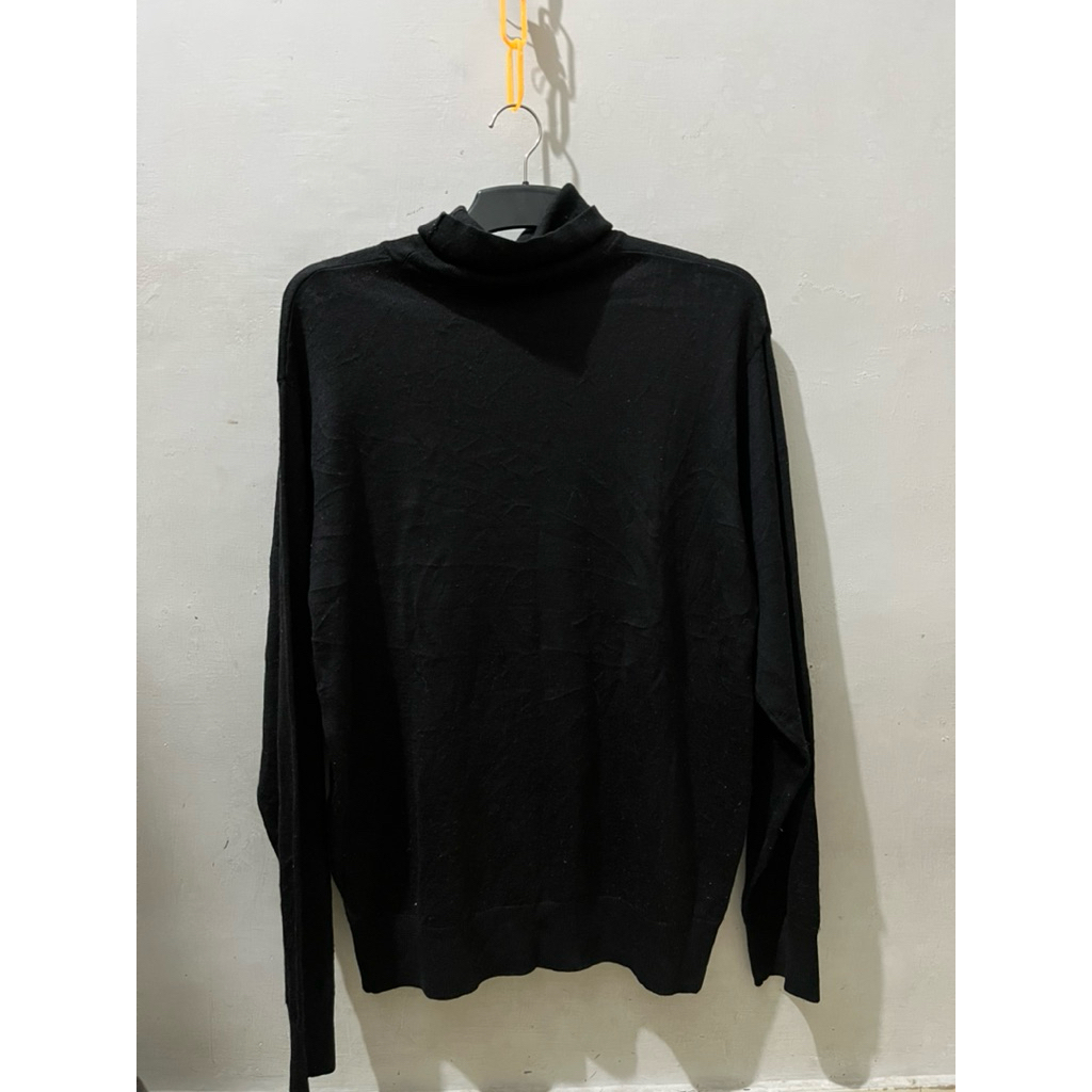 PRELOVED SWETER TURTLENECK โดย Omar Sharif