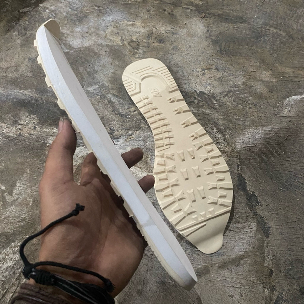 Outsole NB Rubber และ Eva Cream สีขาว
