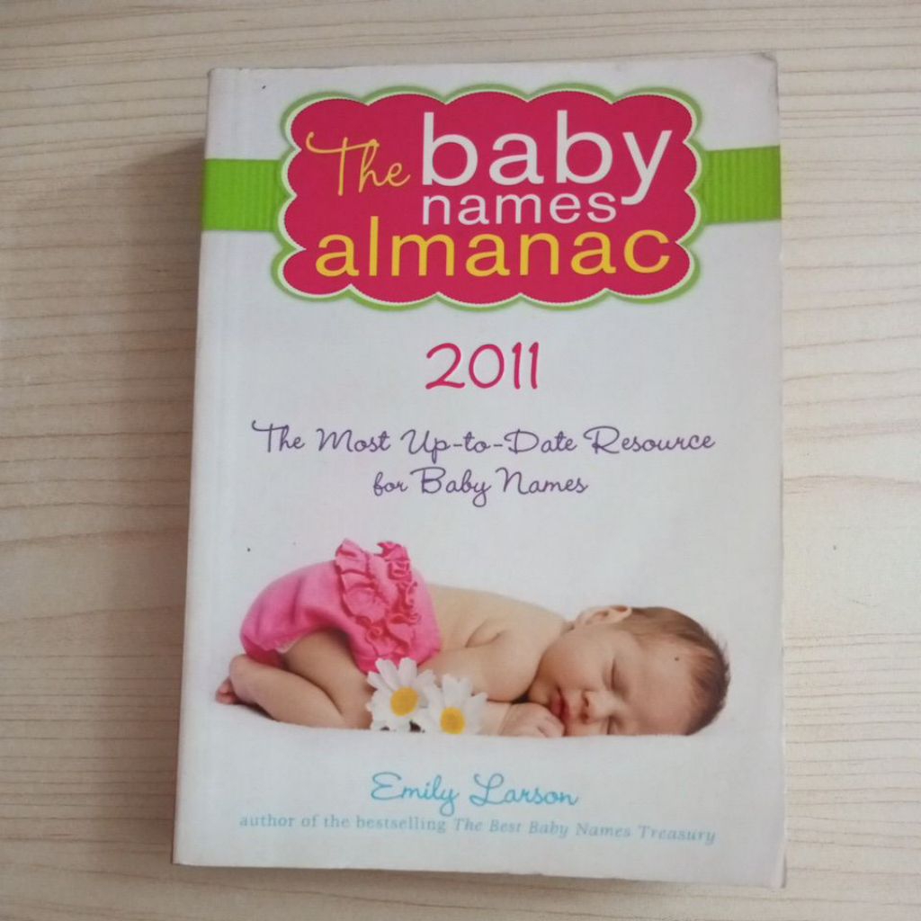 หนังสือ THE BABY NAMES ALMANAC 2011 โดย EMILY LARSON