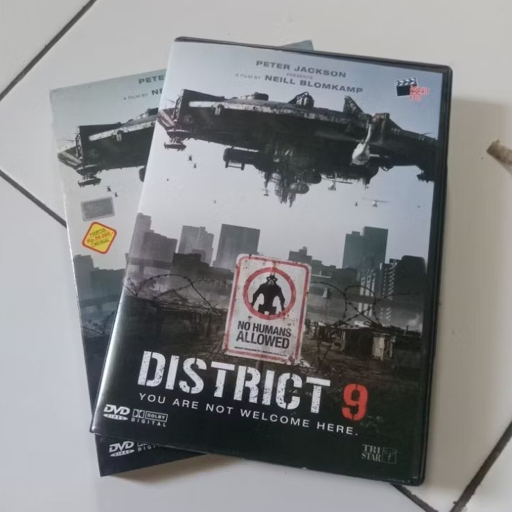 DVD Original District 9 Director Neil Blomkamp จาก Peter Jackson