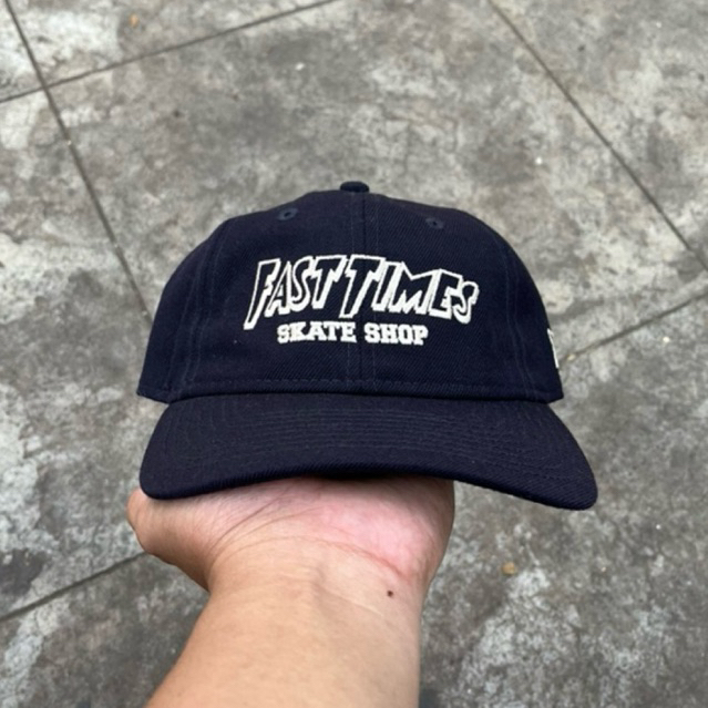 หมวกเบสบอล New Era Fast Times Skate Shop สายรัดปรับได้