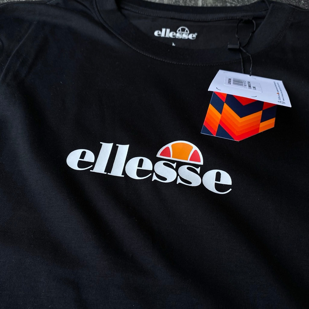 เสื้อยืด ellesse สีดํา