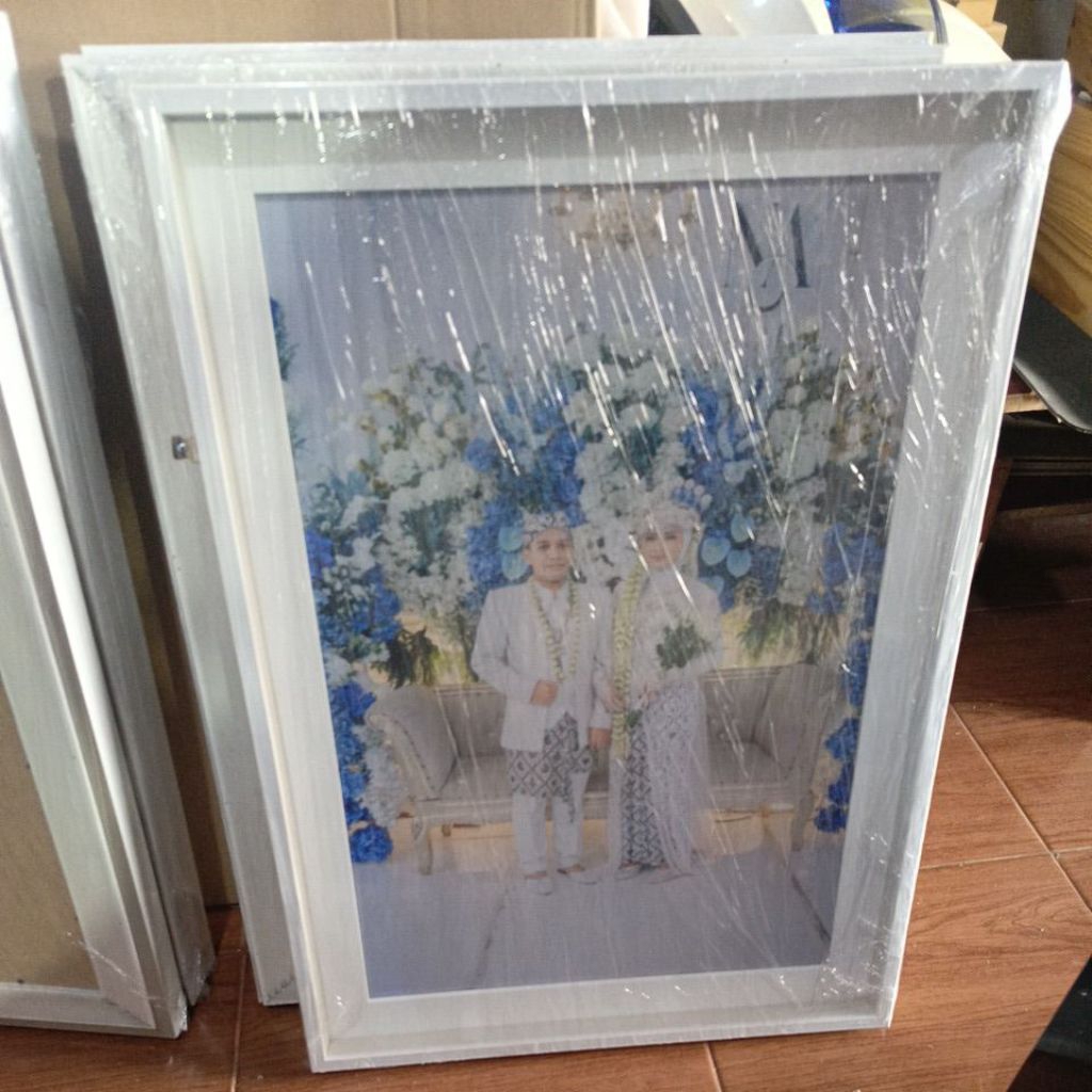 แพ็คเกจภาพถ่าย 16 Rp 40x60 (3x4 polyframe) กรอบ 3 มิติ