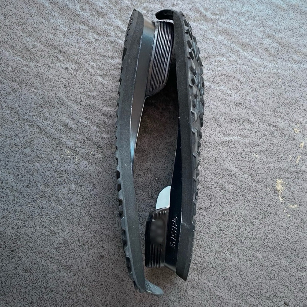 Outsole eNBe574 เวอร์ชันสีดําเต็มรูปแบบ