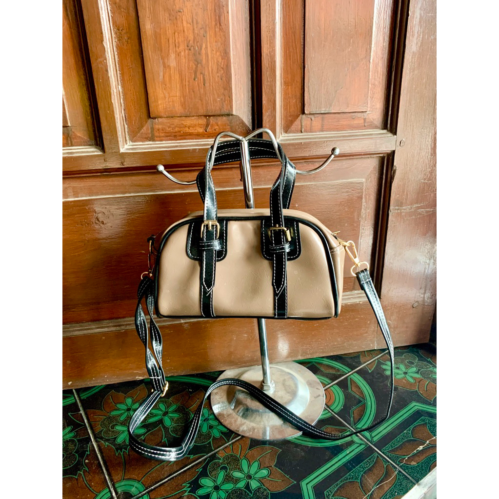 กระเป๋า Reyna*******