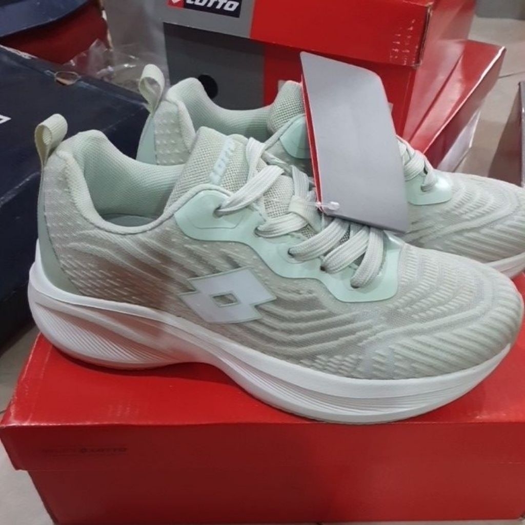 รองเท้า Lotto acera*