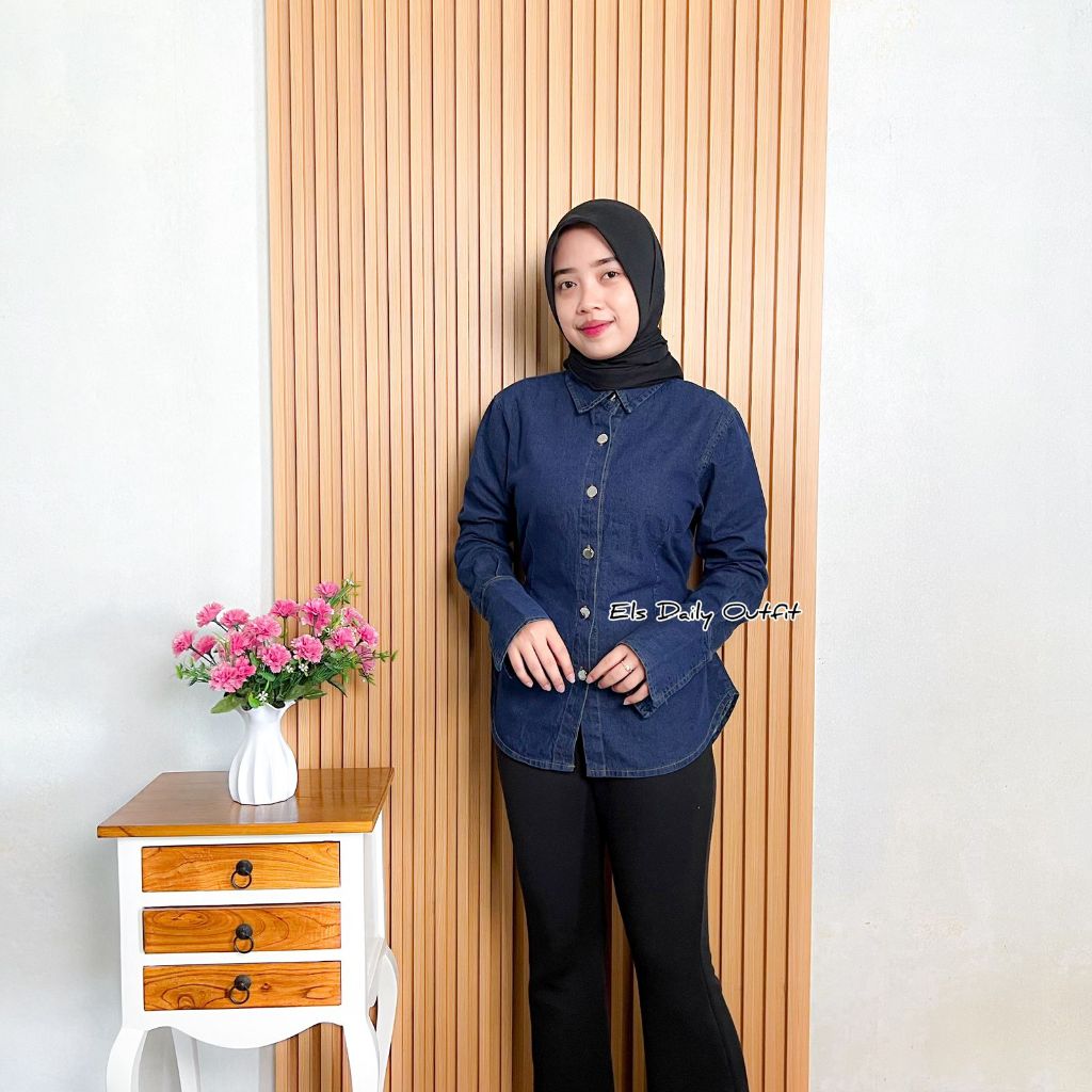 KEMEJA Hara Slim Fited Shirt เสื้อเชิ้ตผู้หญิงลําลองผ้ายีนส์