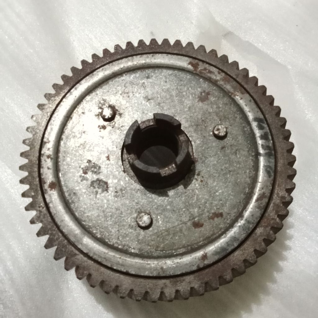 SUZUKI GT185 GT 185 CLUTCH HOUSE ORIGINAL OLD STOCK