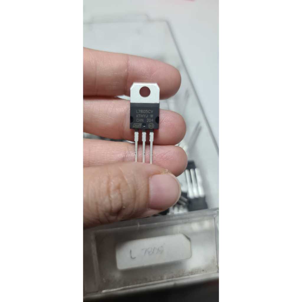 ทรานซิสเตอร์ L7805 L7806 L7808 L7809 L7812 L7912 L7815 L7915 IC 7805 7806 7808 7809 7812 7915 7912 7