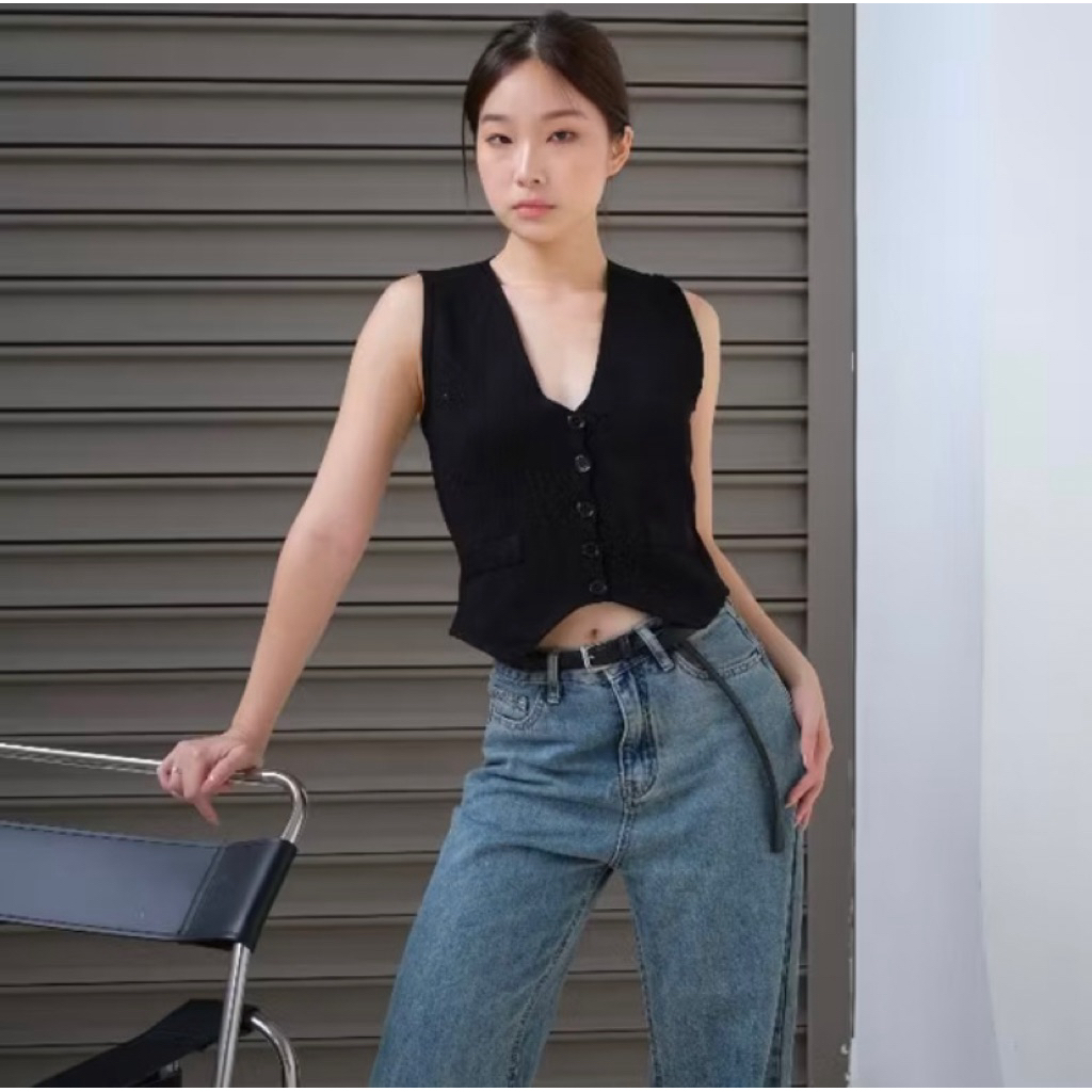 Kiyorawears Arun Knit Vest Top สีดํา