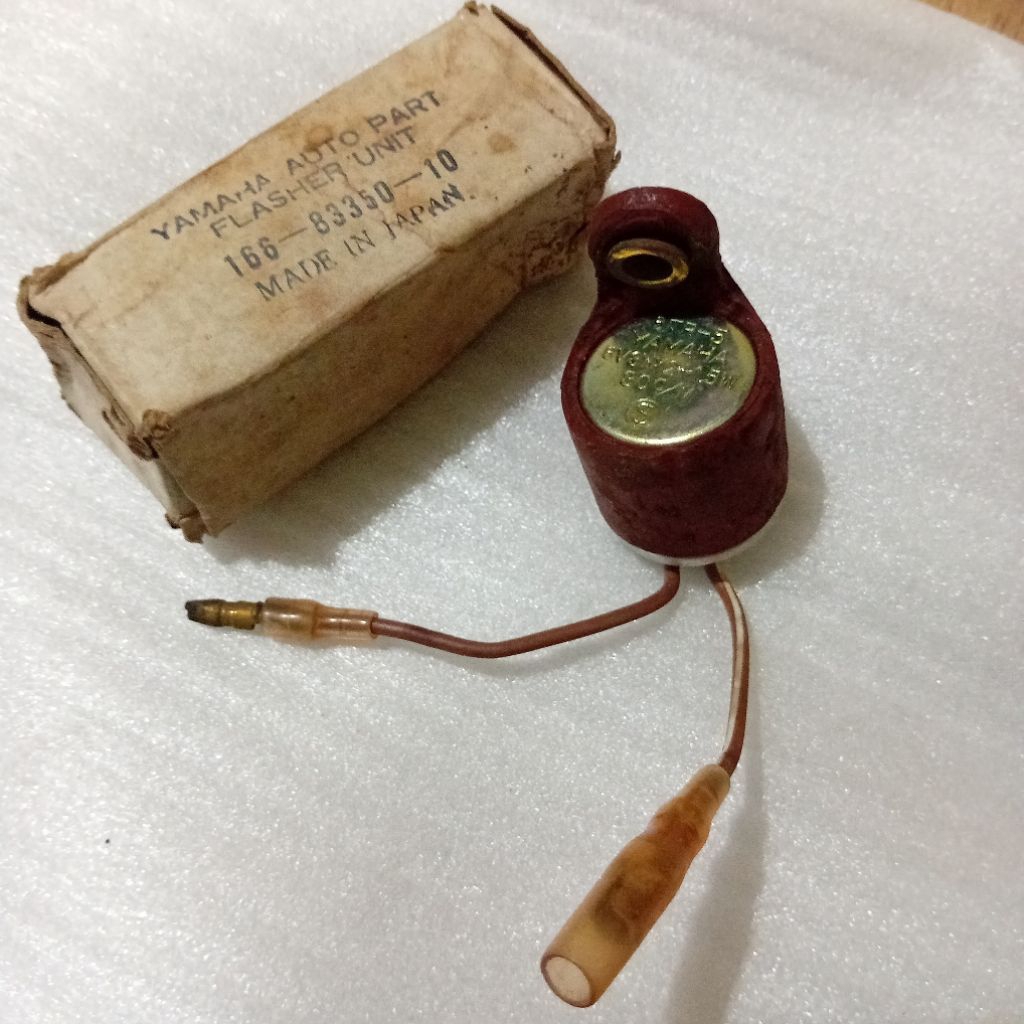 Flasher รีเลย์ 6 โวลต์ Yamaha V75 V80 V 75 80 U5 U7 YL1 YL2 DT100 DT125 Original Ori Yamaha 166-8335