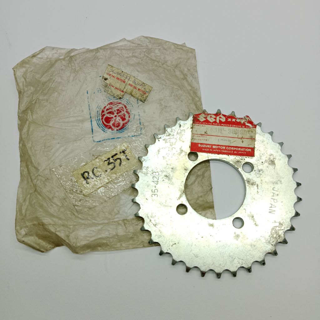 SUZUKI RC 35T JAPAN REAR CHAIN GEAR 64511-35480 ORIGINAL SUZUKI SGP