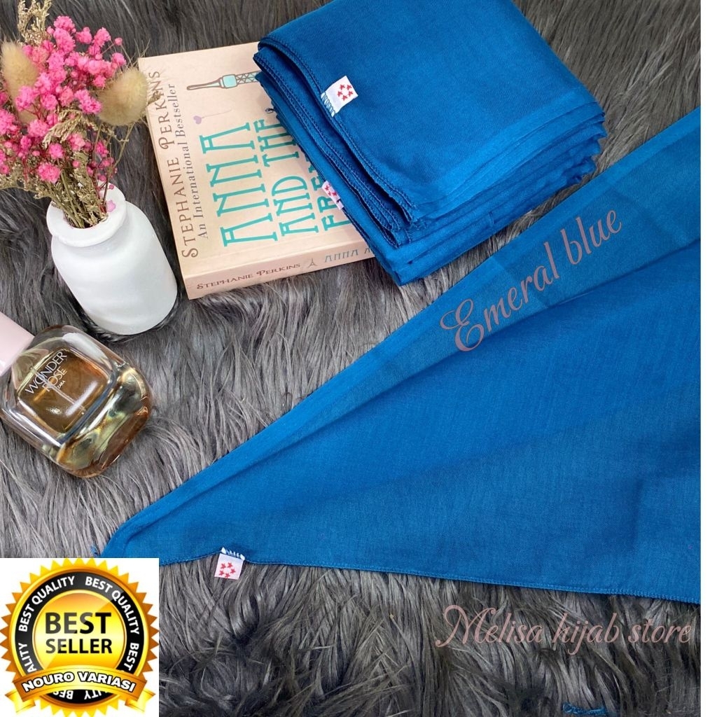 OLD SCHOOL PARIS SQUARE HIJAB / OLD SCHOOL PARIS SQUARE HIJAB /