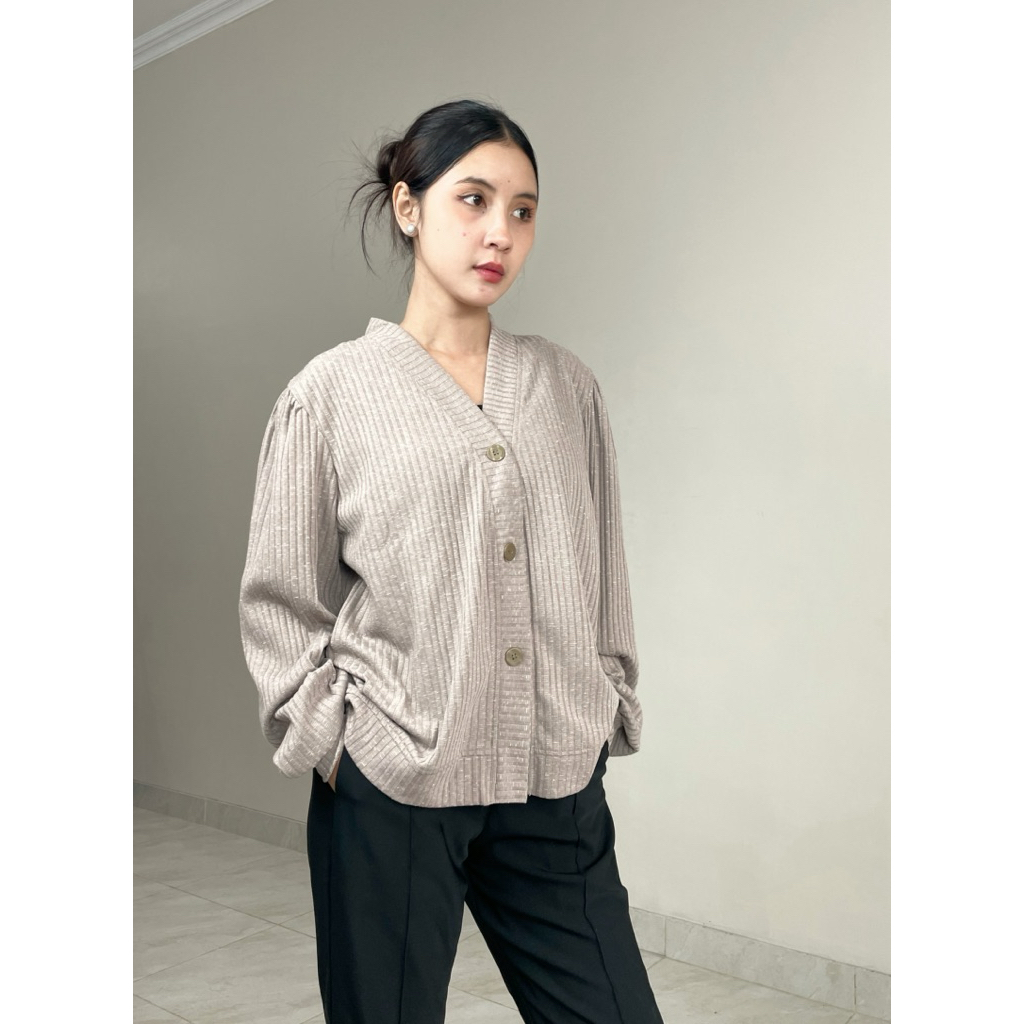 Theresia Knit Flowday / แฟชั่นผู้หญิง / คาร์ดิแกนผู้หญิง / เสื้อผ้าผู้หญิง / เสื้อผ้าผู้หญิง / เสื้อ