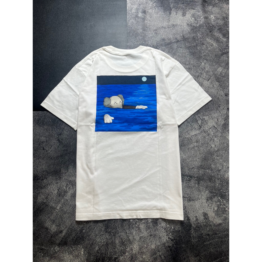 เสื้อยืด Uniqlo Kaws Size L (70x56) Minus