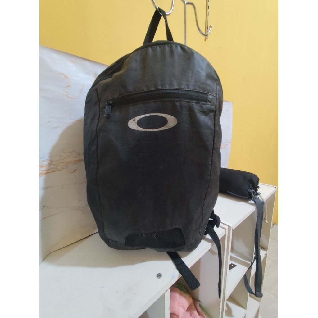 กระเป๋าหูรูดร่มชูชีพ Oakley