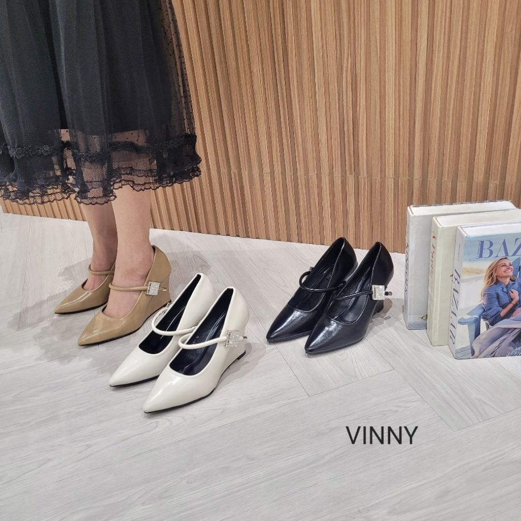 รองเท้าเวดจ์ Valerie 9cm Dove 35-40 VINNY