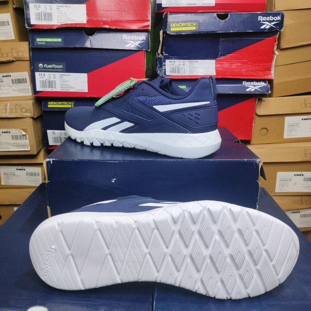 รองเท้าผ้าใบ Reebok*