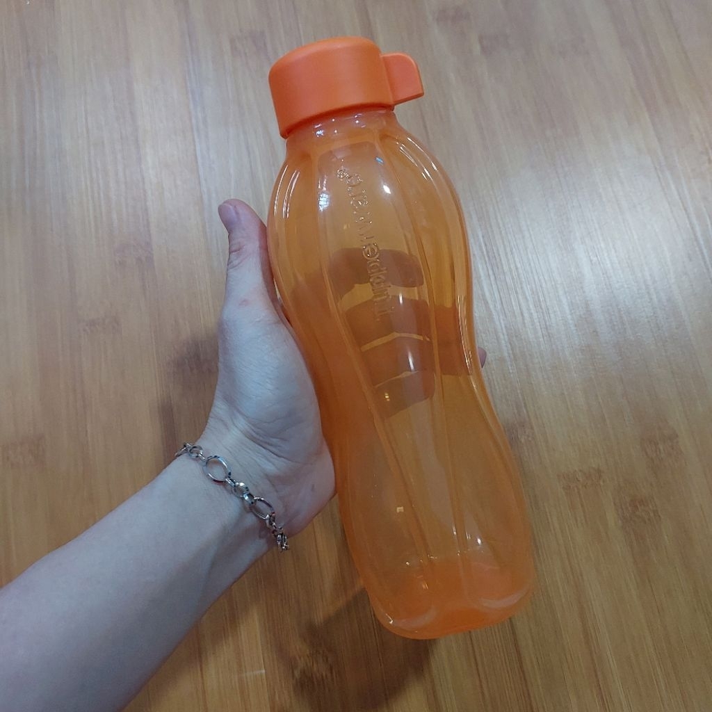 LT002 - Tupperware Eco Bottle 300ml สีส้ม ฝาปิดป้องกันการรั่วไหล Preloved
