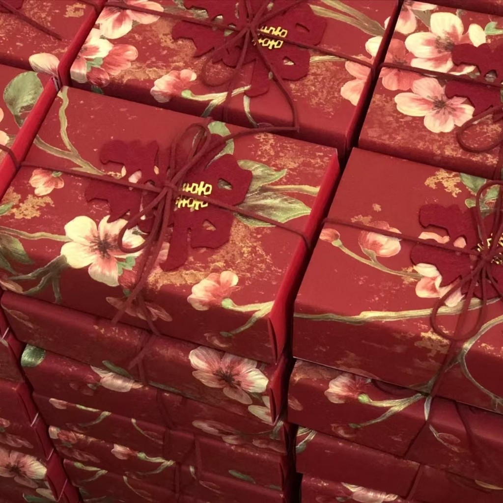 MERAH XT713 - RED FLOWER MOTIF WEDDING SOUVENIR BOX - SANGJIT CANDY BOX - WEDDING HAMPERS BOX