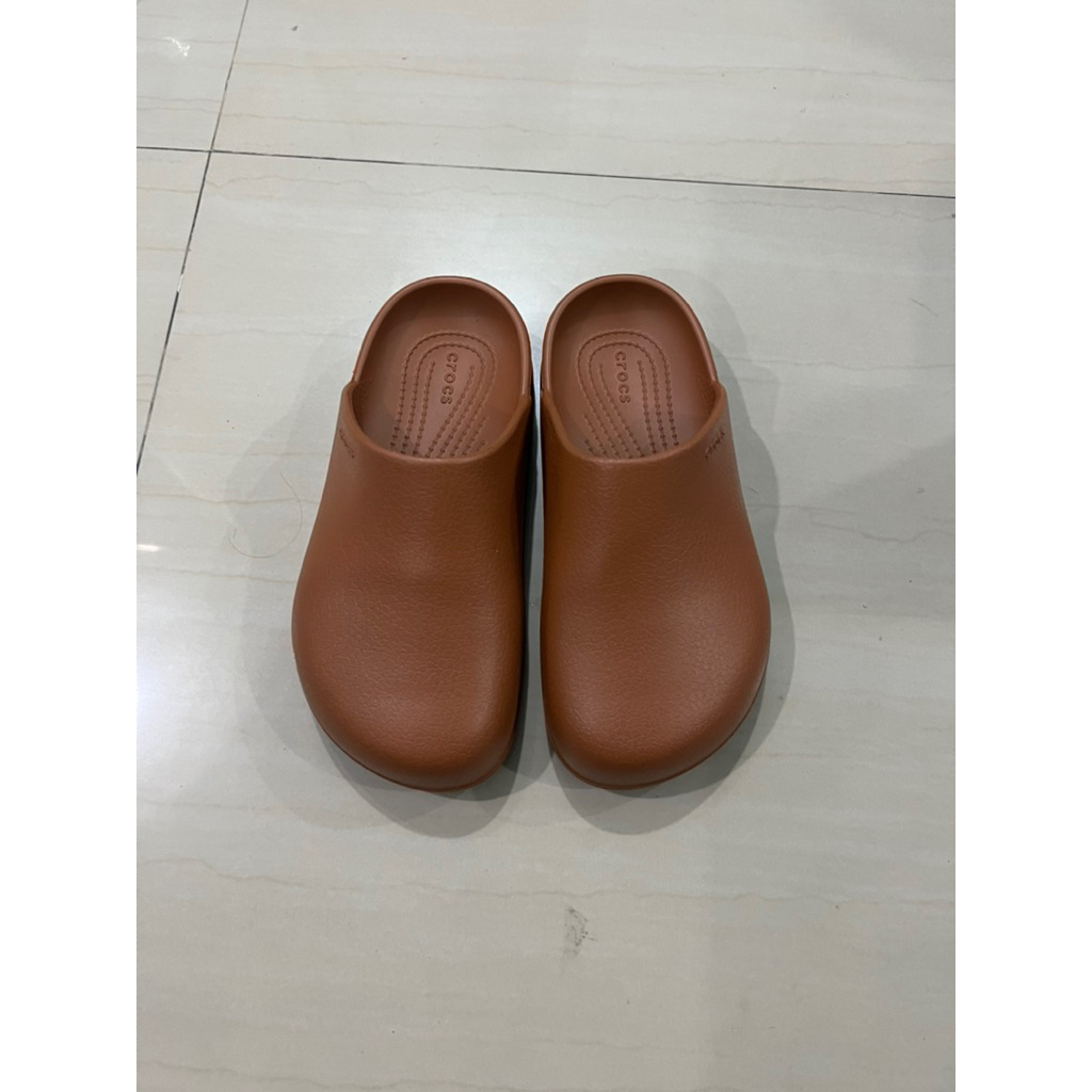 รองเท้าแตะ Crocs Dylan Clog Cognag ของแท้ 100%