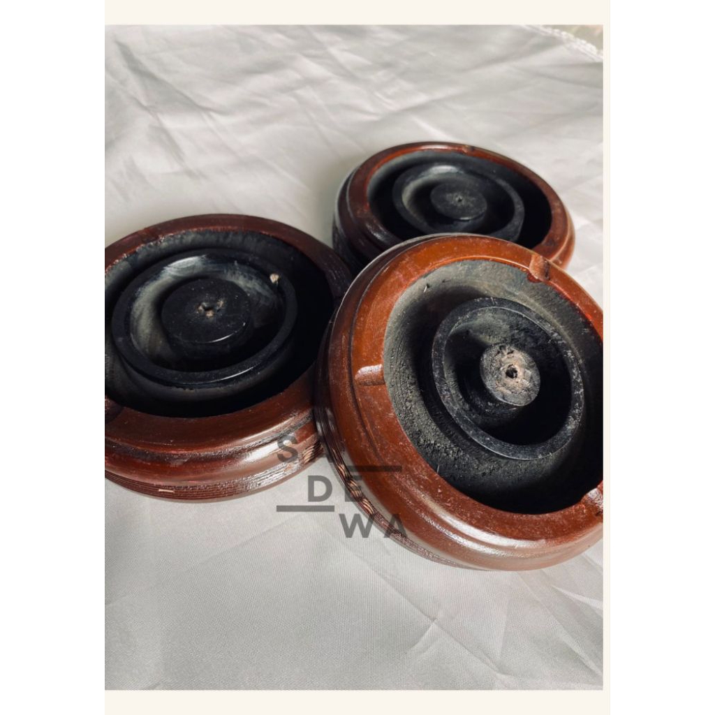 BROWN WOODEN ASHTRAY / VARNISHED WOODEN ASHTRAY / CIGARETTE ASH HOLDER / ASHTRAY