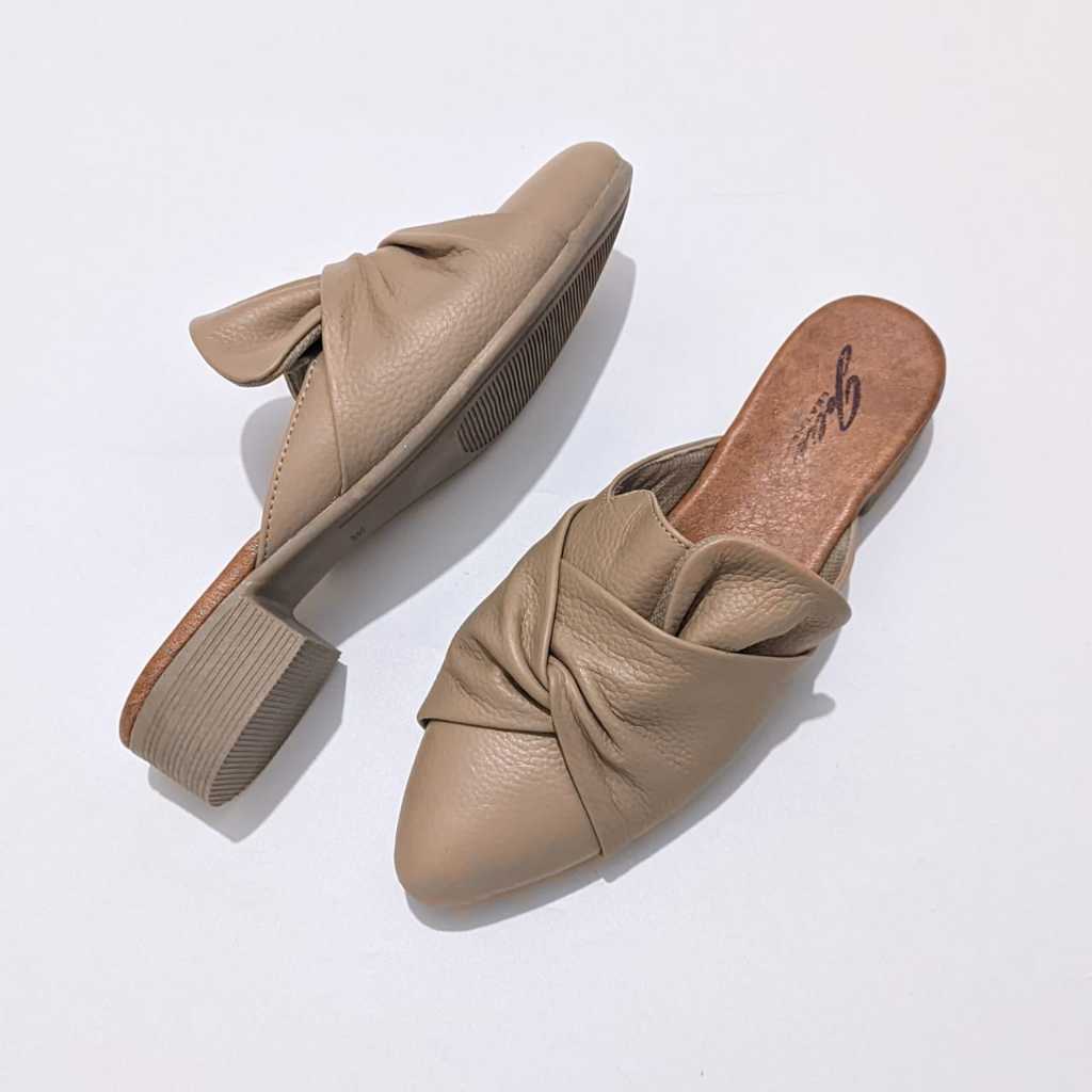 Jolie Tutong รองเท้าแตะล่อหนังวัวแท้