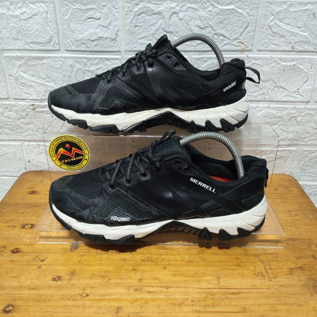 รองเท้ากลางแจ้ง MERRELL มือสอง