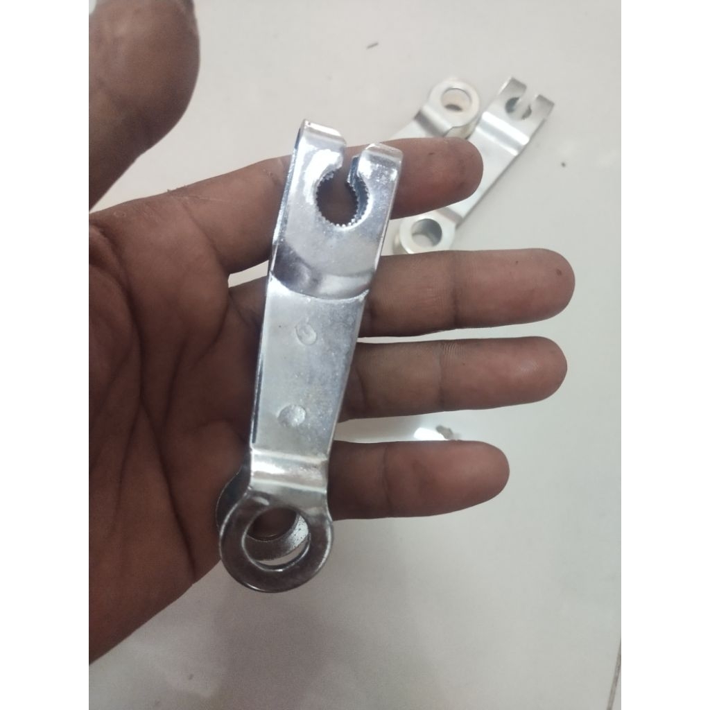 ต้นขาเบรคหลัง Yamaha U5 U7 V50 V70 V75 L2G YB100 YL1 YL2 Yasi Yg1 as3 L2G L2S L2SN V80 เพลาขนาดเล็ก 