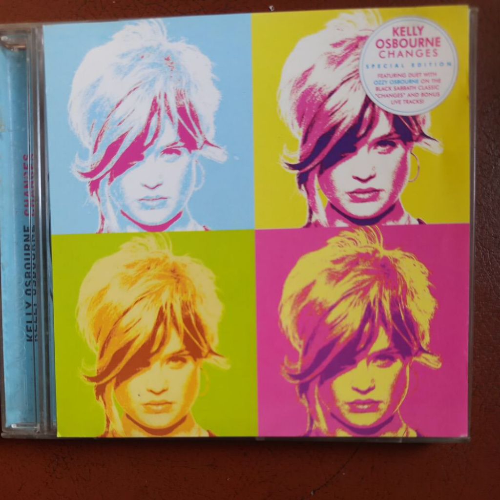 KELLY OSBOURNE เปลี่ยนซีดีเพลง