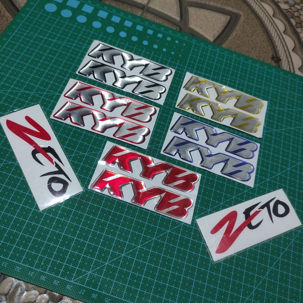 สติ๊กเกอร์ลายสัญลักษณ์ KYB โบนัสสติ๊กเกอร์นูน