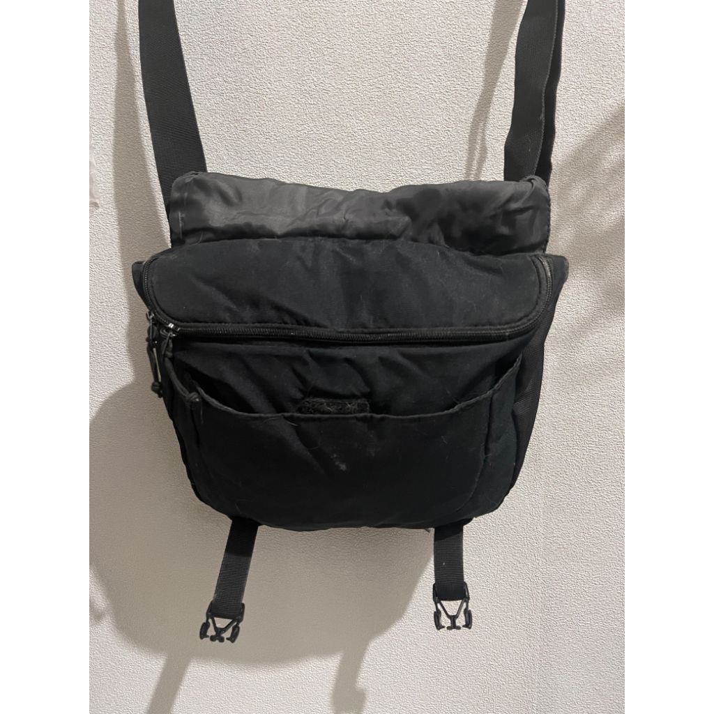 กระเป๋าสะพายข้าง / กระเป๋าสะพายข้าง eiger สีดํา 2nd