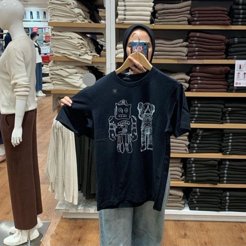 Uniqlo kaws tshirt Men