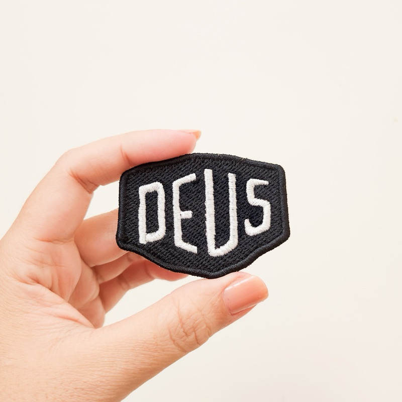 FASHION EMBROIDERY PATCH / EMBROIDERY BADGE -DEUS- / IRON & SEW PATCH
