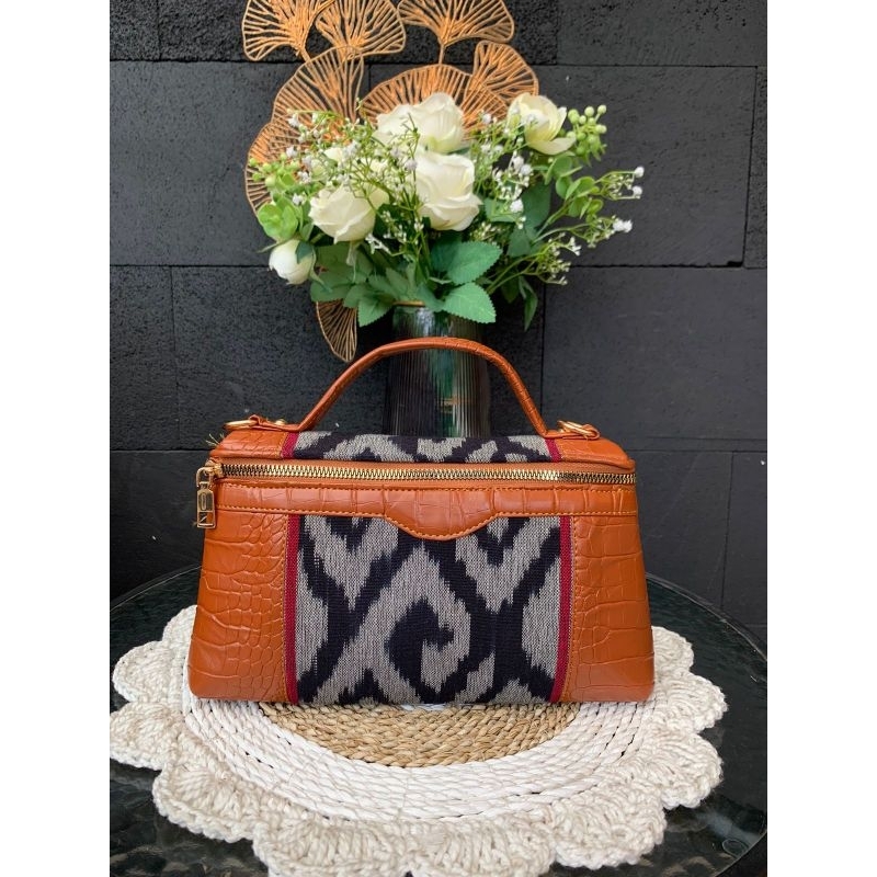 MONA WOVEN BAG******