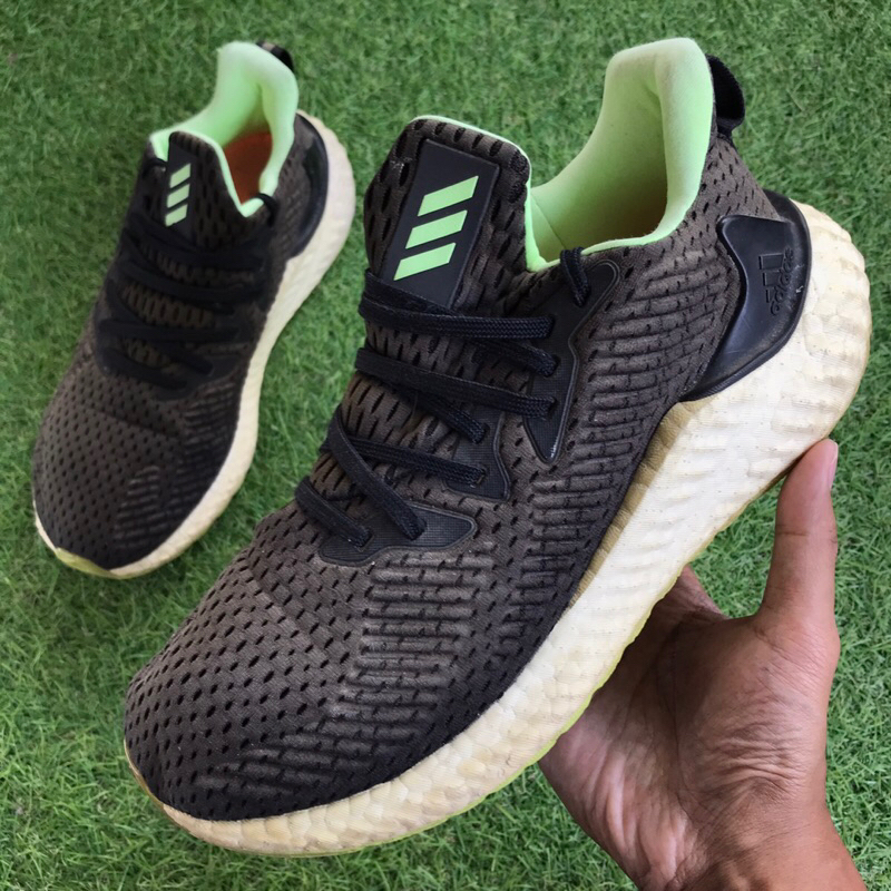 รองเท้าวิ่ง Adidas AlphaBoost ไซส์ 40 Preloved