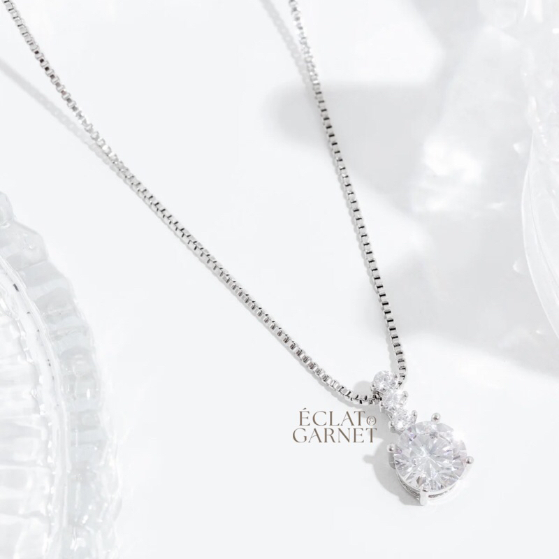 Éclat & Garnet - RENE SOLITAIRE NECKLACE BBE Premium Zircon Rhodium เครื่องประดับ 18K Gold Plated สร
