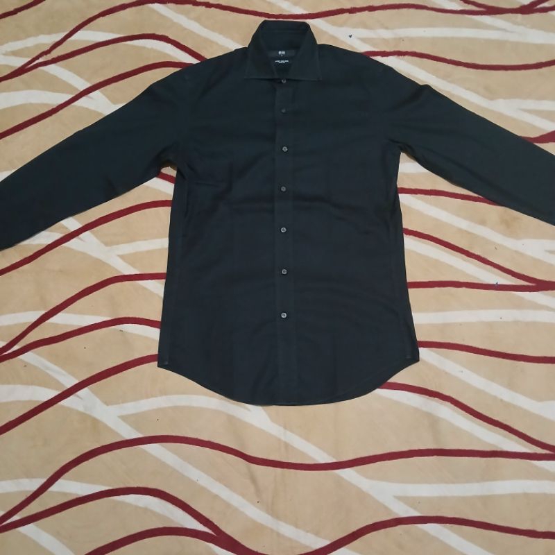 Kemeja HITAM Uniqlo Slim Fit Super Non Iron Shirt ไซส์สีดํา