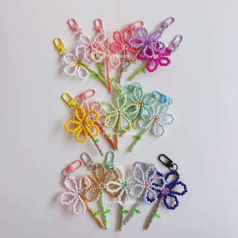 GANTUNGAN KEYCHAIN FLOWER BEADS KEYCHAIN - BEAD BAG CHARM RINKETS DAISY FLOWER HANDMADE BY YMPROJECT
