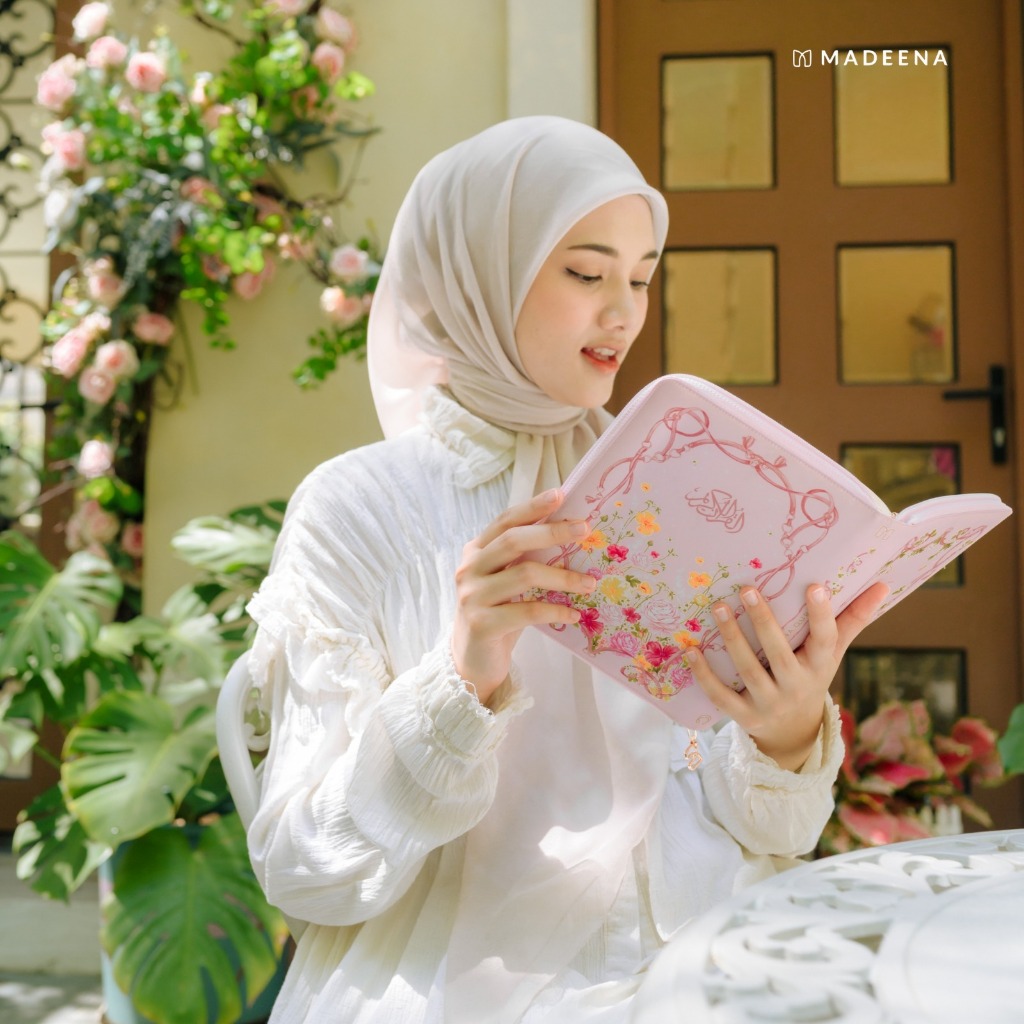 Al Quran Women Heekaya QRCode แปล ขนาดกลาง A5 ปกแข็ง | ความงาม ยายูเมะ