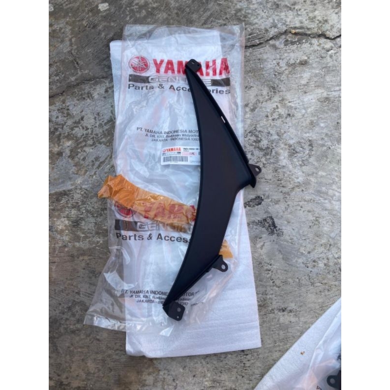 FAIRING PANEL 2 RIGHT LEFT R25 สีดํา ORIGINAL YGP 1WD-F835V-00-P0