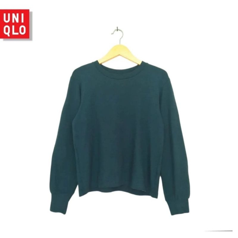 UNIQLO HIJAU เสื้อสเวตเตอร์พื้นฐาน O-Neck สีเขียวมรกต (CODE: B55 - 29)