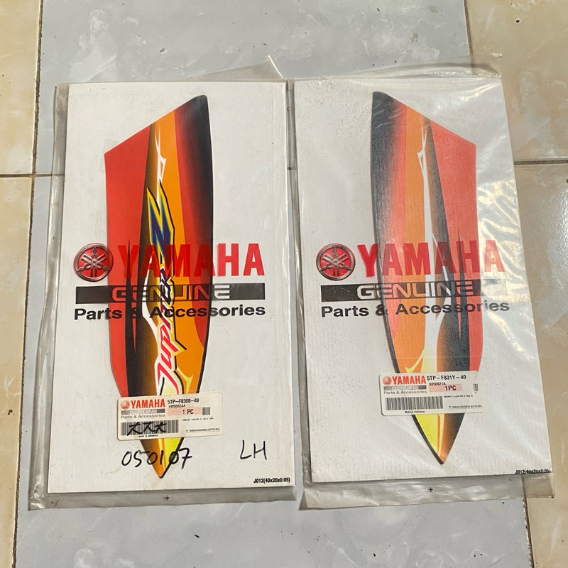 สติกเกอร์แถบ Yamaha jupiter Z 2004 ส่วนปีกด้านนอกสีดําสีส้มเดิม YGP 5TP-F8368-40 5TP-F831Y-40