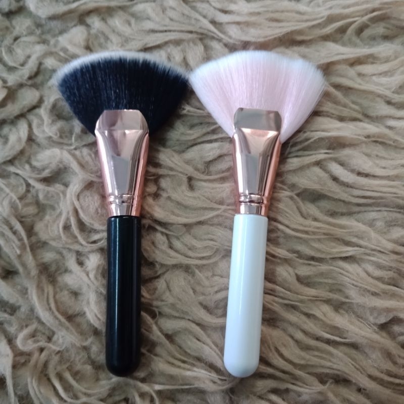 MAKE UP BRUSH FAN MAKE UP BRUSH POWDER BRUSH HIGHLIGHT BRUSH