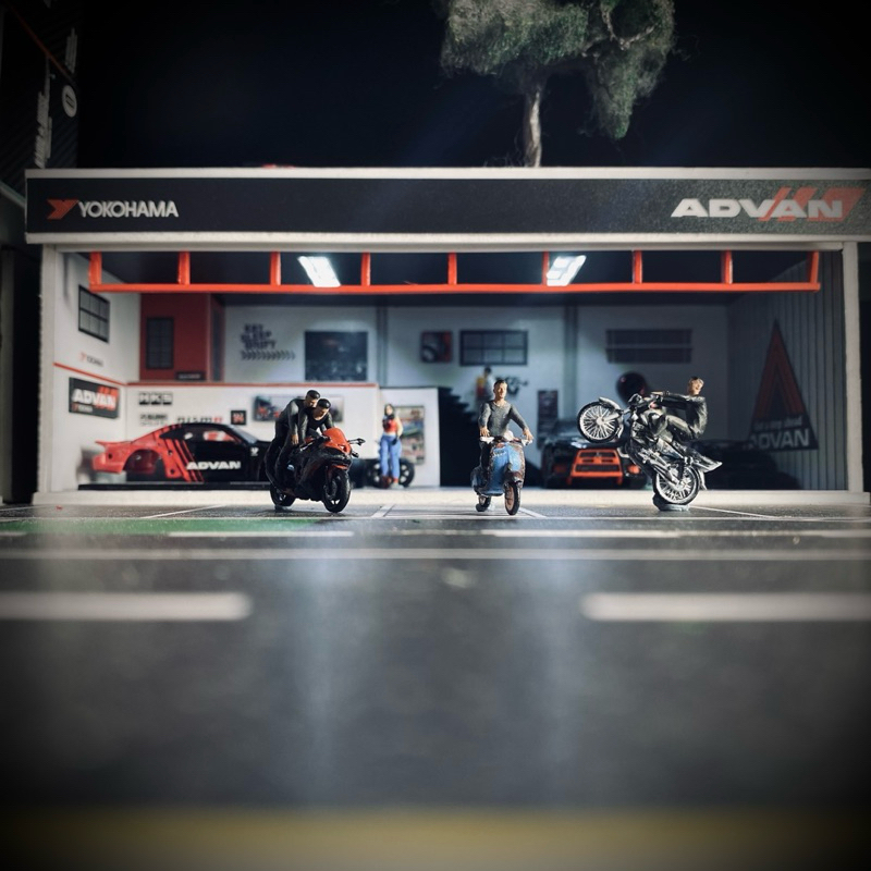 DIORAMA BOX LIVERLY ADVAN 1:64