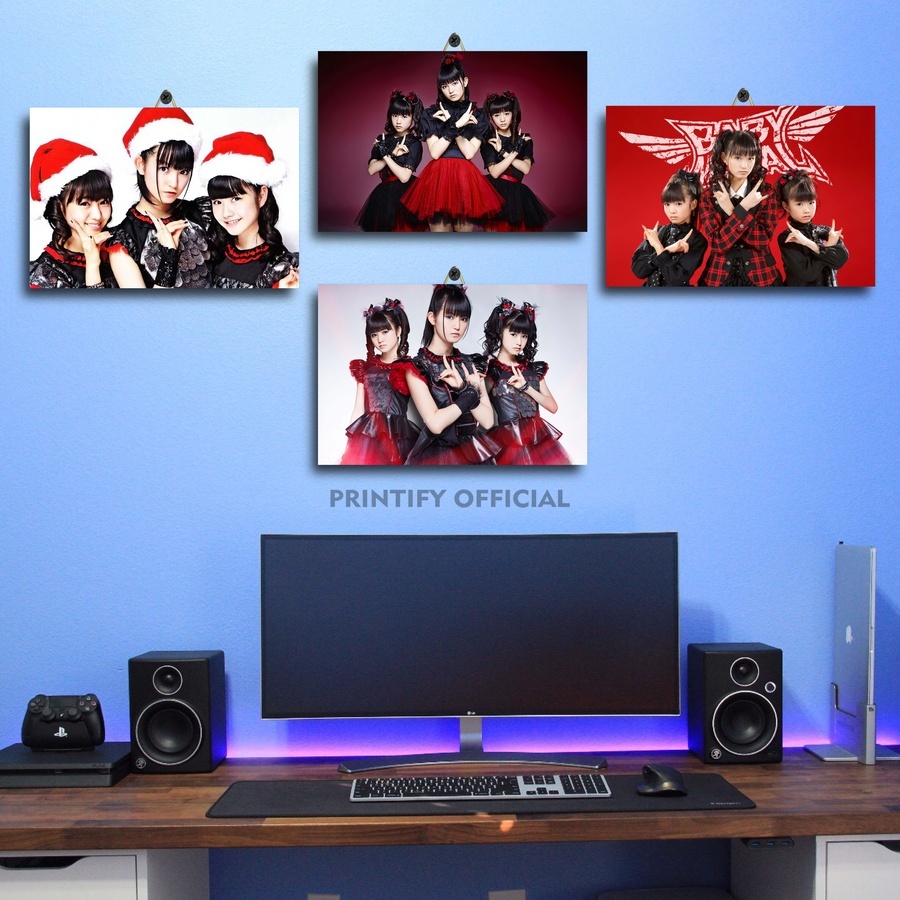 โปสเตอร์ Babymetal Band Room | สินค้า Printify| Babymetal Rock Band Room Display |1DH/เหลือง